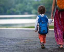 4 factors to consider while choosing a backpack for your child