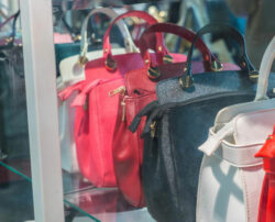 A guide to choosing the right designer coach handbag