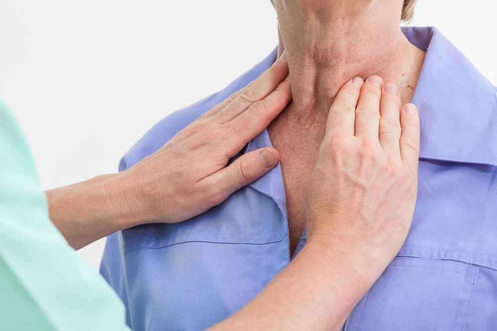 What are the common signs of an underactive thyroid