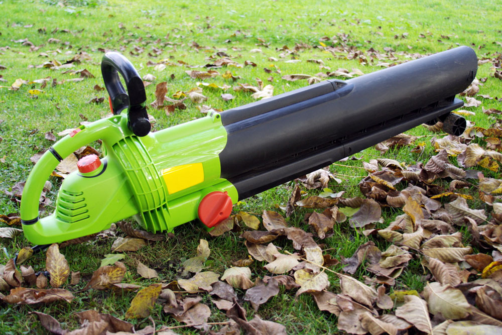 3 easy tips to find the right leaf blower