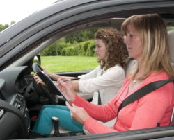 4 things to consider while choosing a driving course